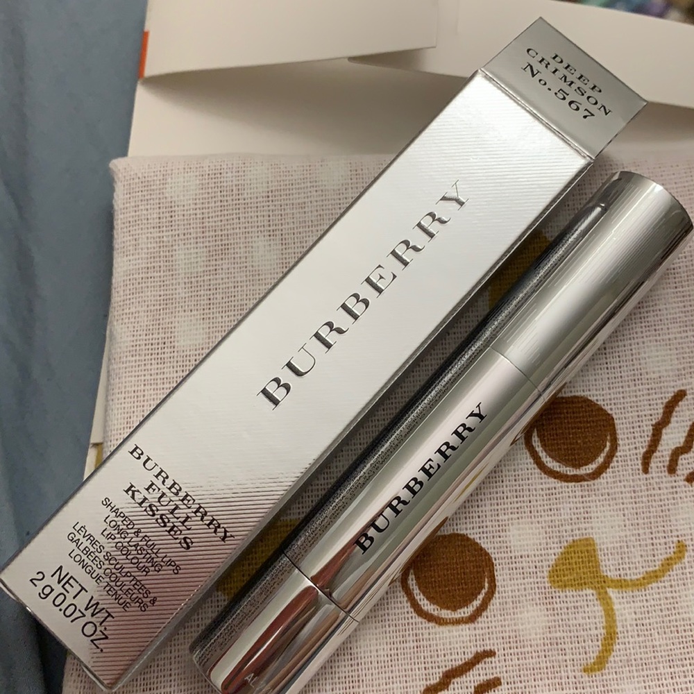 - 🥳host pick Burberry full kisses lip colour 567 deep crimson
